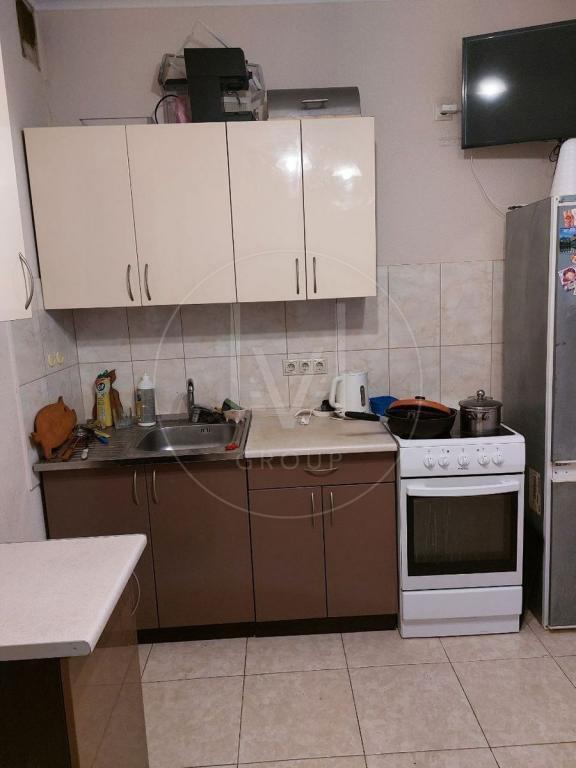Воскресенська вул., 14