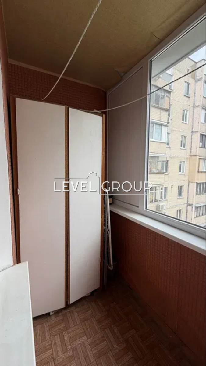 Ревуцького вул., 34а
