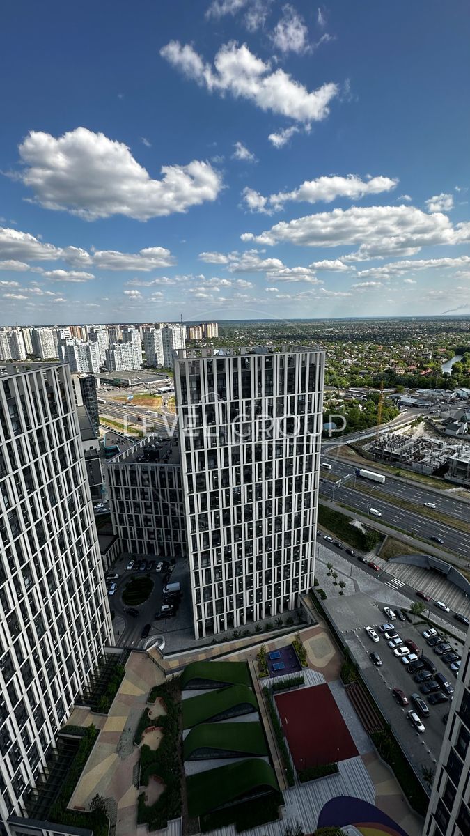 Зарічна вул., 4