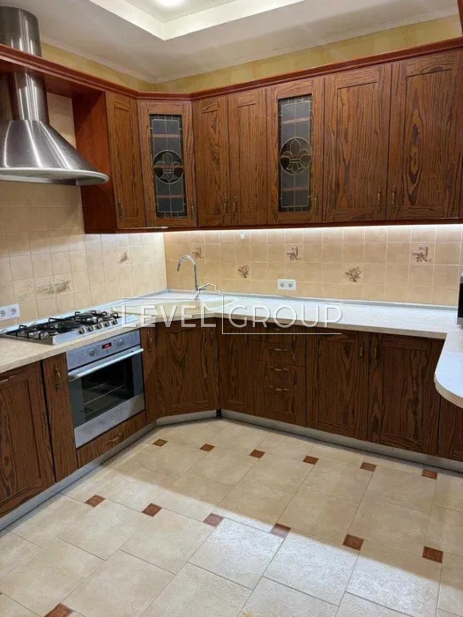 Центральна, 24