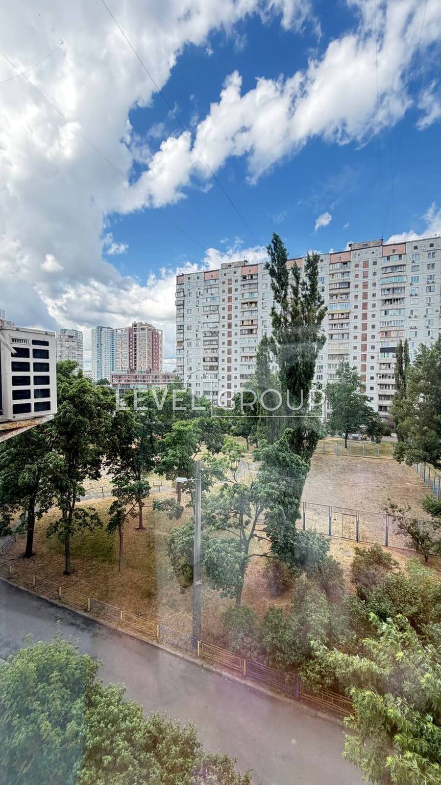 Obolonska Square (Friendship of Peoples Square), 5