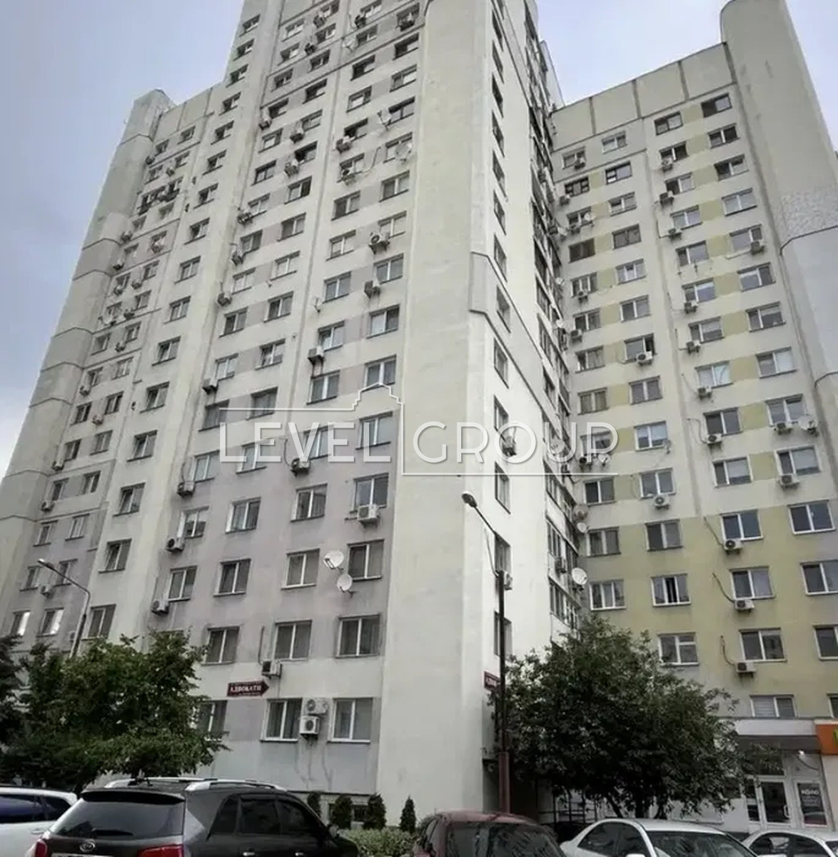 Levka Lukyanenko St. (Marshal Tymoshenko), 2/4