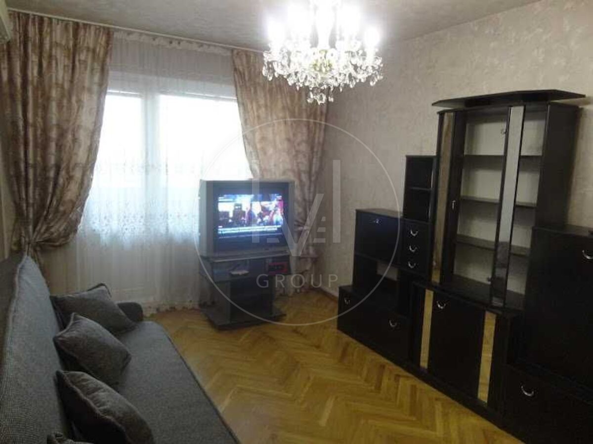 Підгірна вул., 12