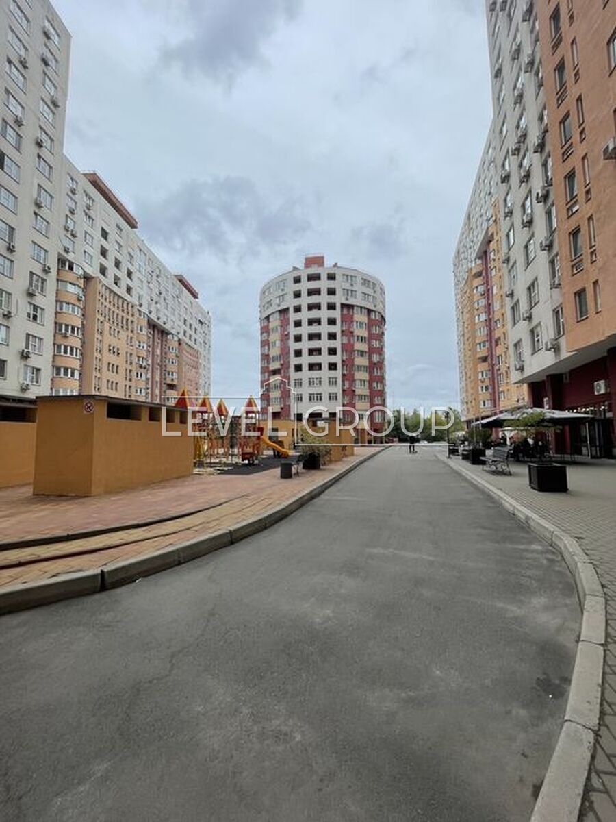 Федора Ернста вул., 16