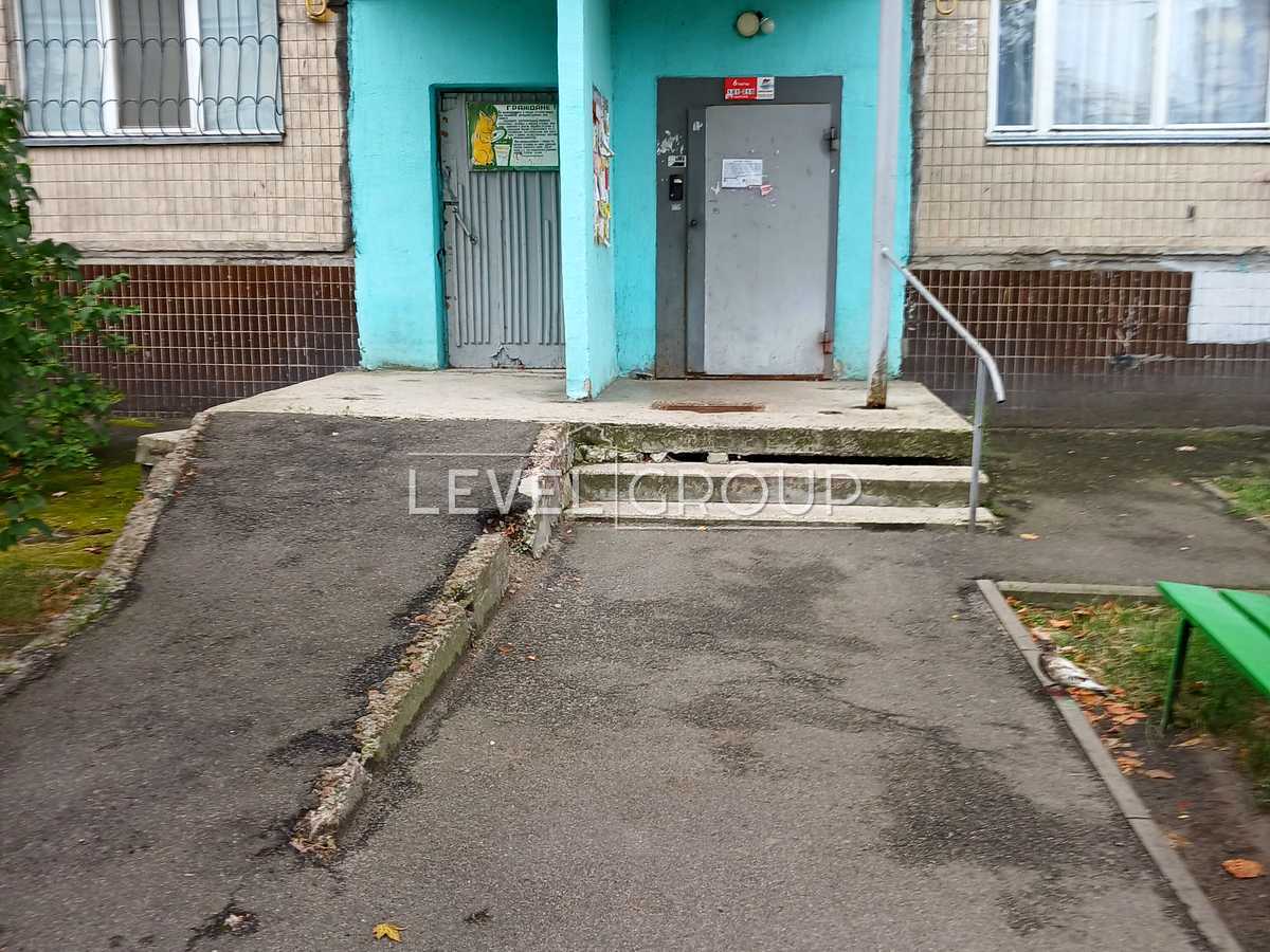 Юрія Шумського вул., 10