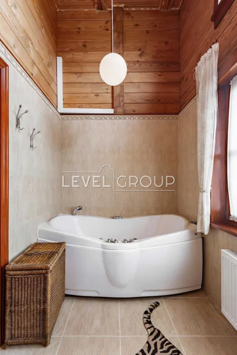 Авгурівська, 125