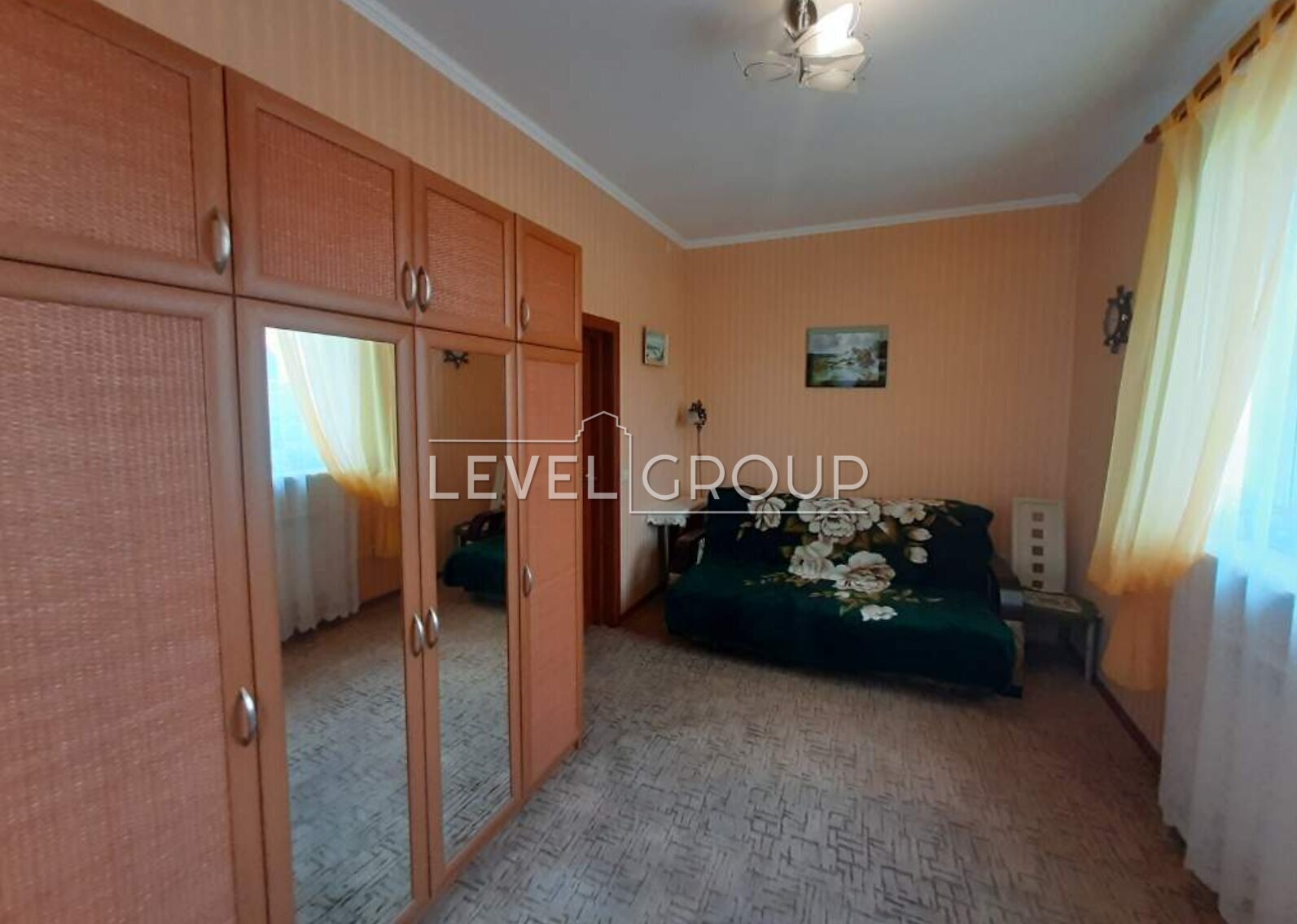 Zoryana St., 1