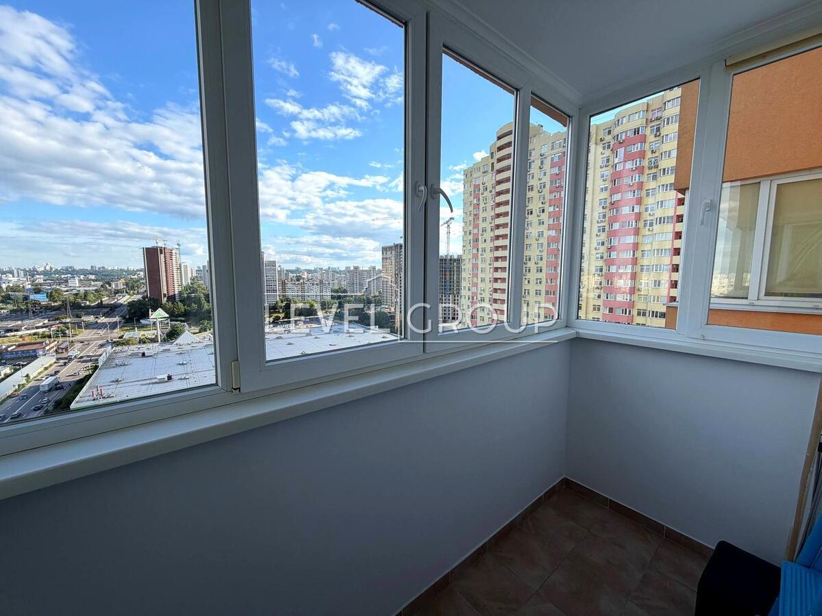 Сімї Кульженків вул. (Петра Дегтяренка), 31а