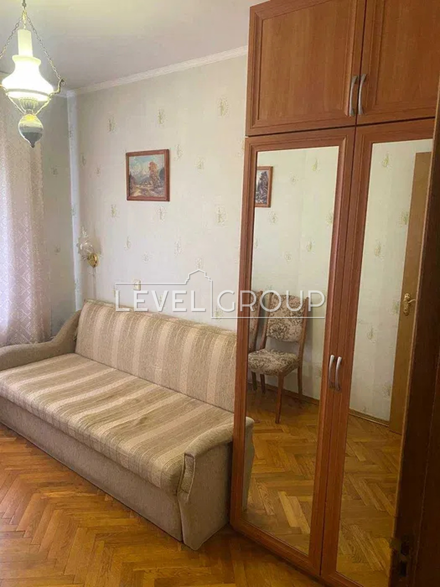 Вінстона Черчилля вул. (Червоноткацька), 29