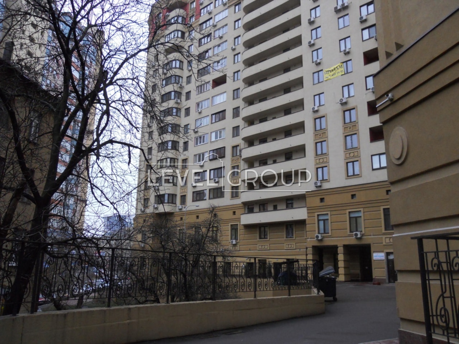 Вячеслава Чорновола вул., 27
