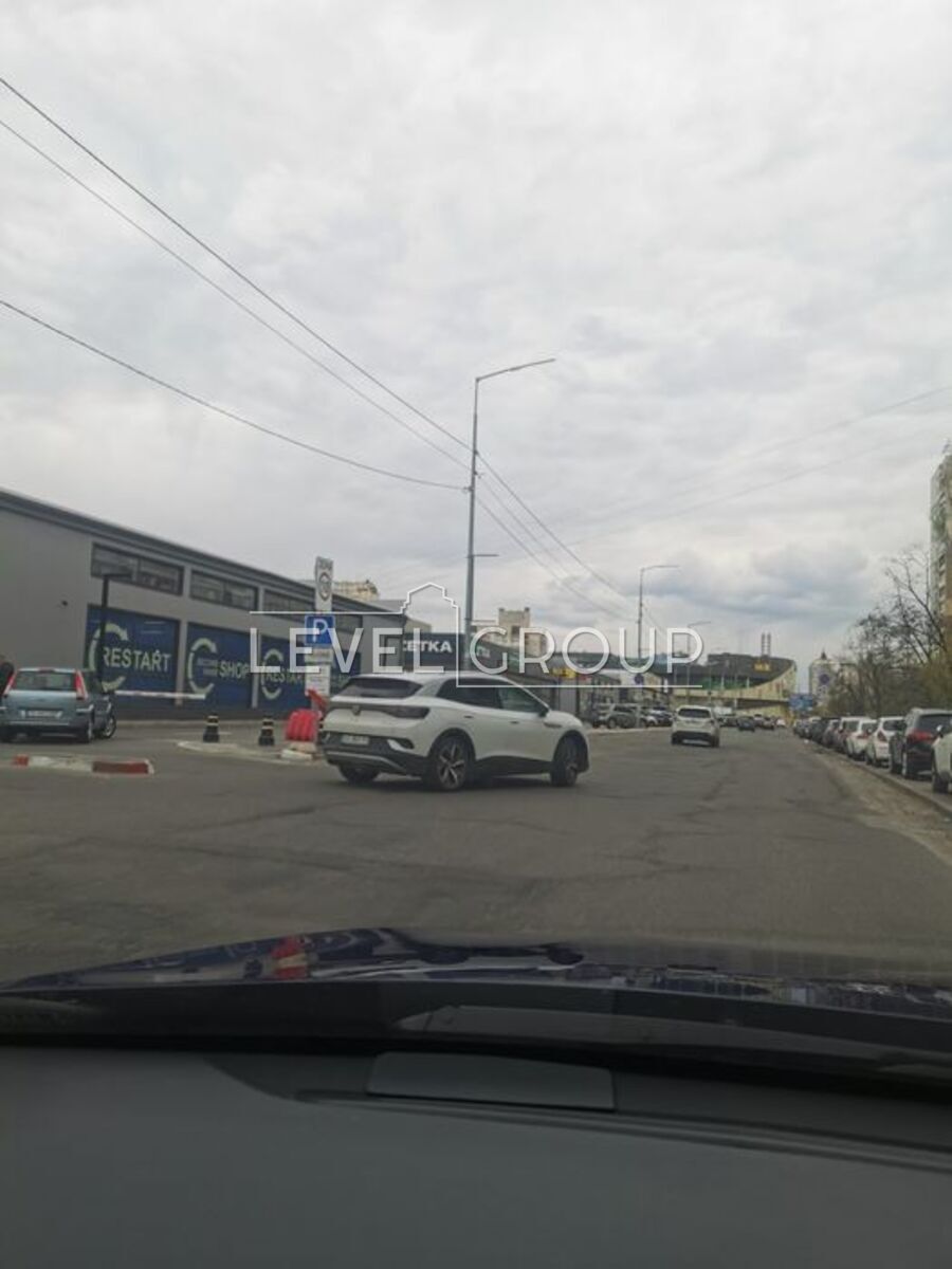 Озерна вул., 28