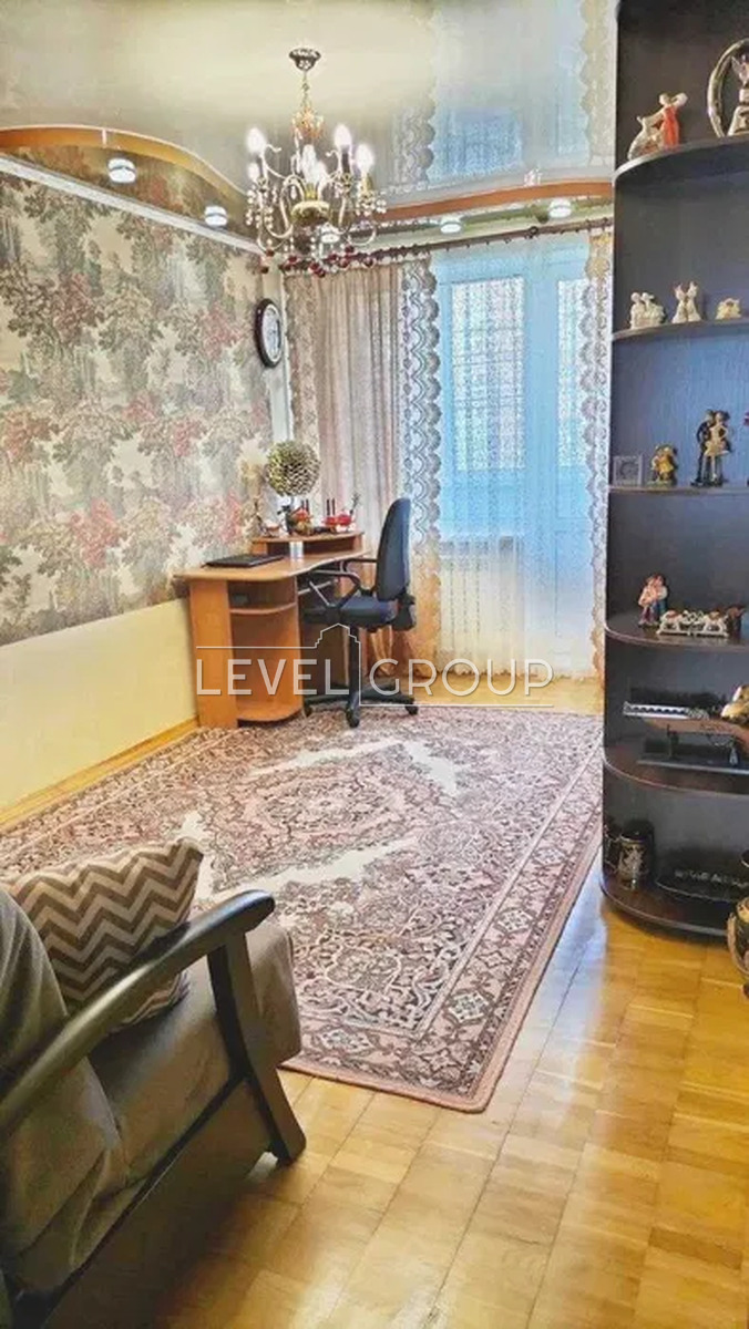 Пантелеймона Куліша пл. (Анатолія Луначарського), 17