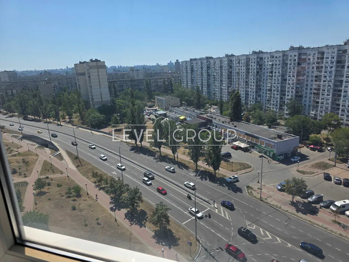 Володимира Івасюка просп. (Героїв Сталінграда), 22