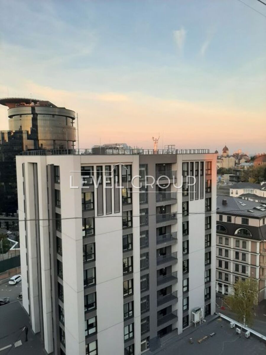 Bolsunovska St. (Serhiy Strutynskyi), 8