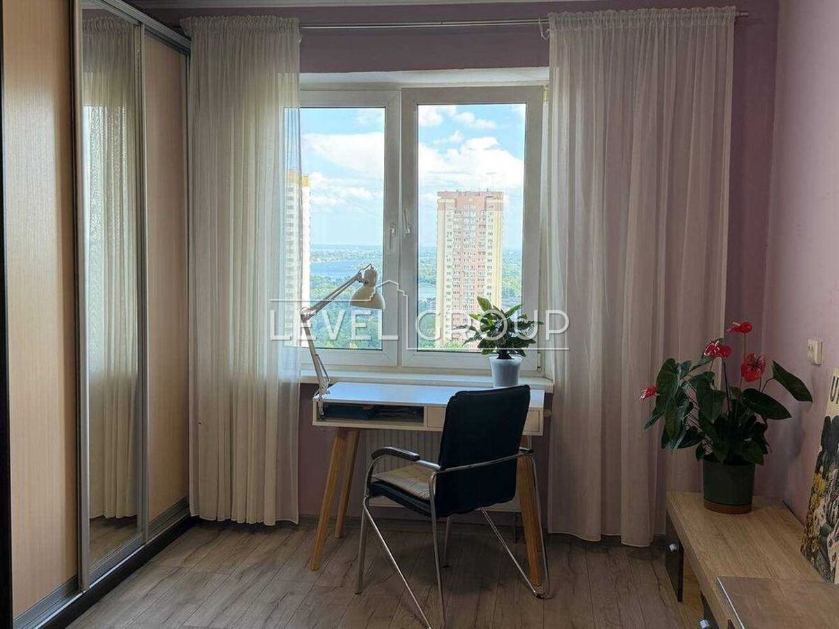 Науки просп., 55
