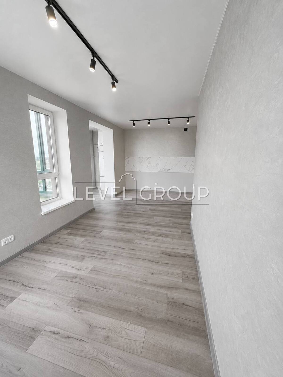 проспект Героїв Небесної Сотні, 14/4