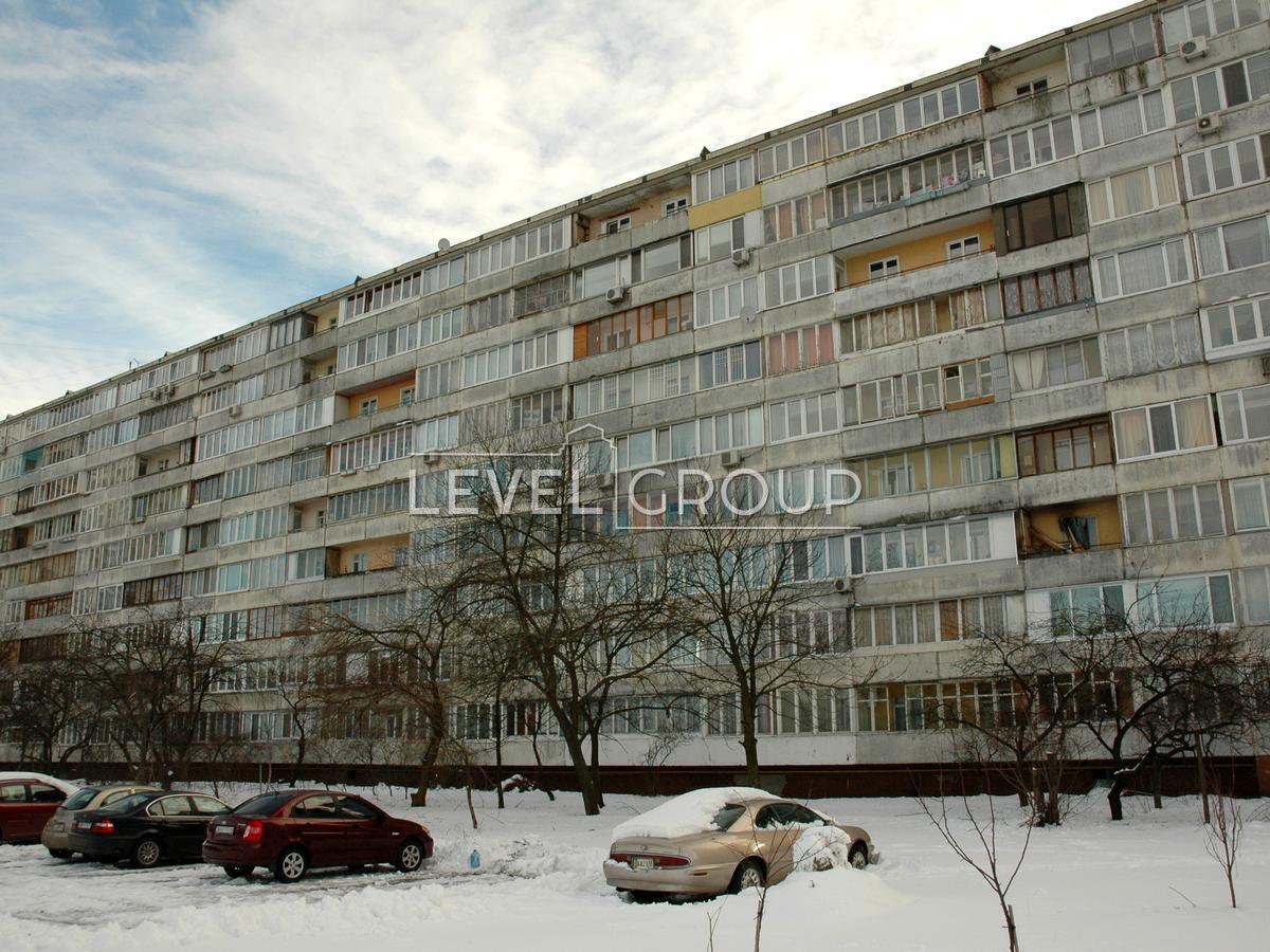 Івана Миколайчука вул. (Серафимовича), 3