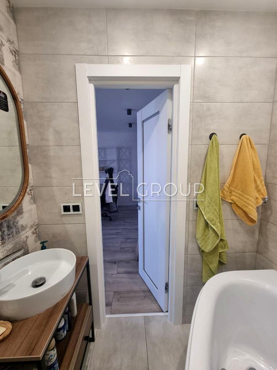 Чоколівський бульв., 22