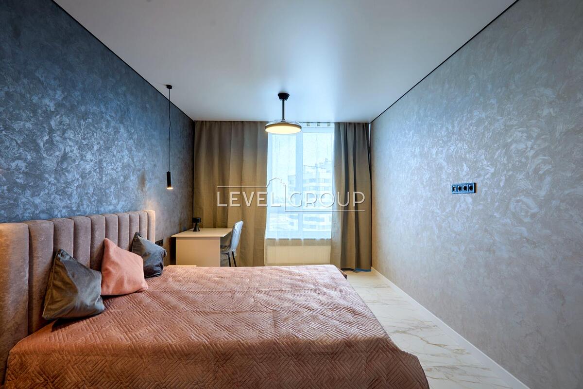 Олександра Олеся вул., 8/17