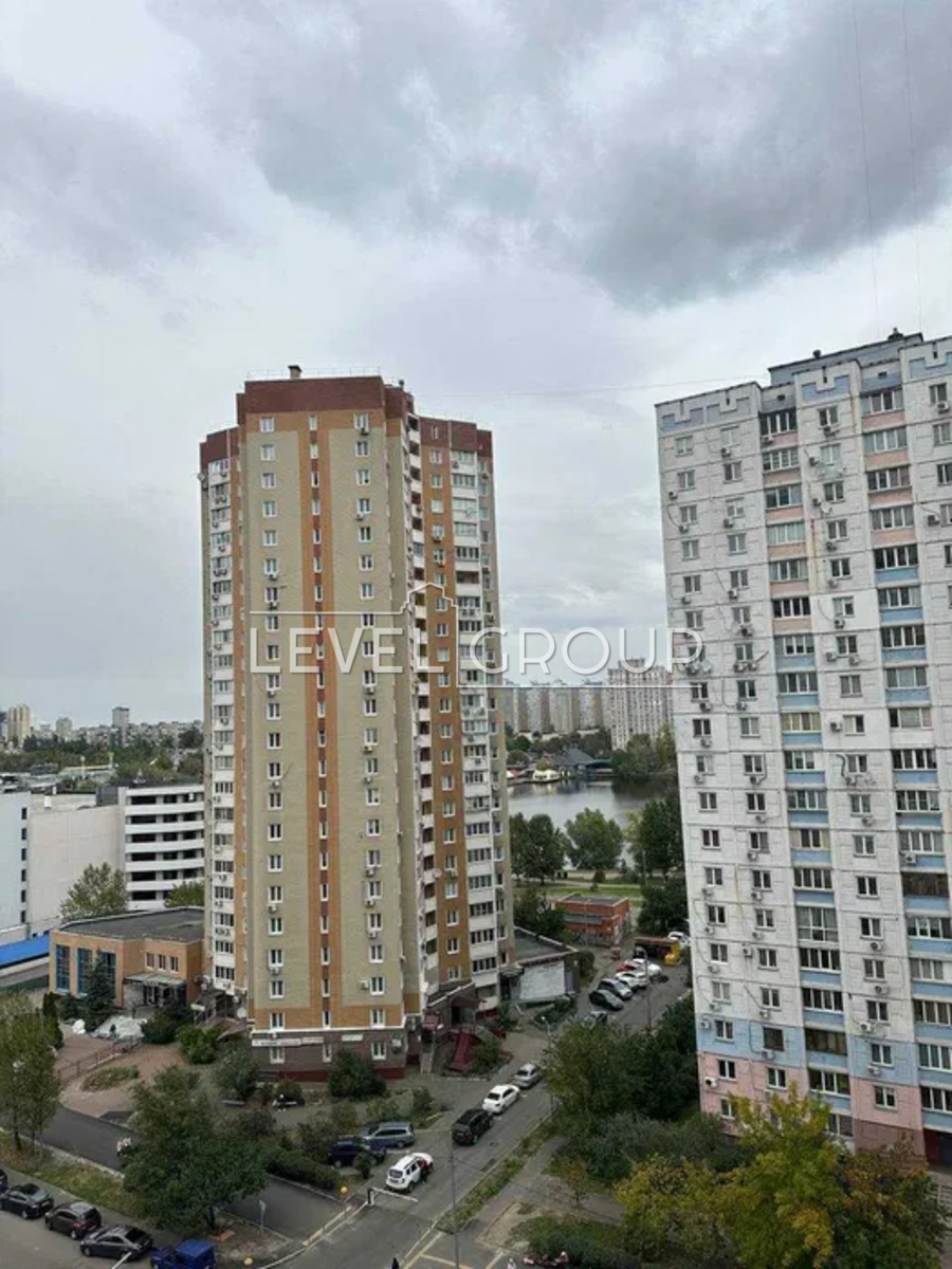 Драгоманова вул., 2а