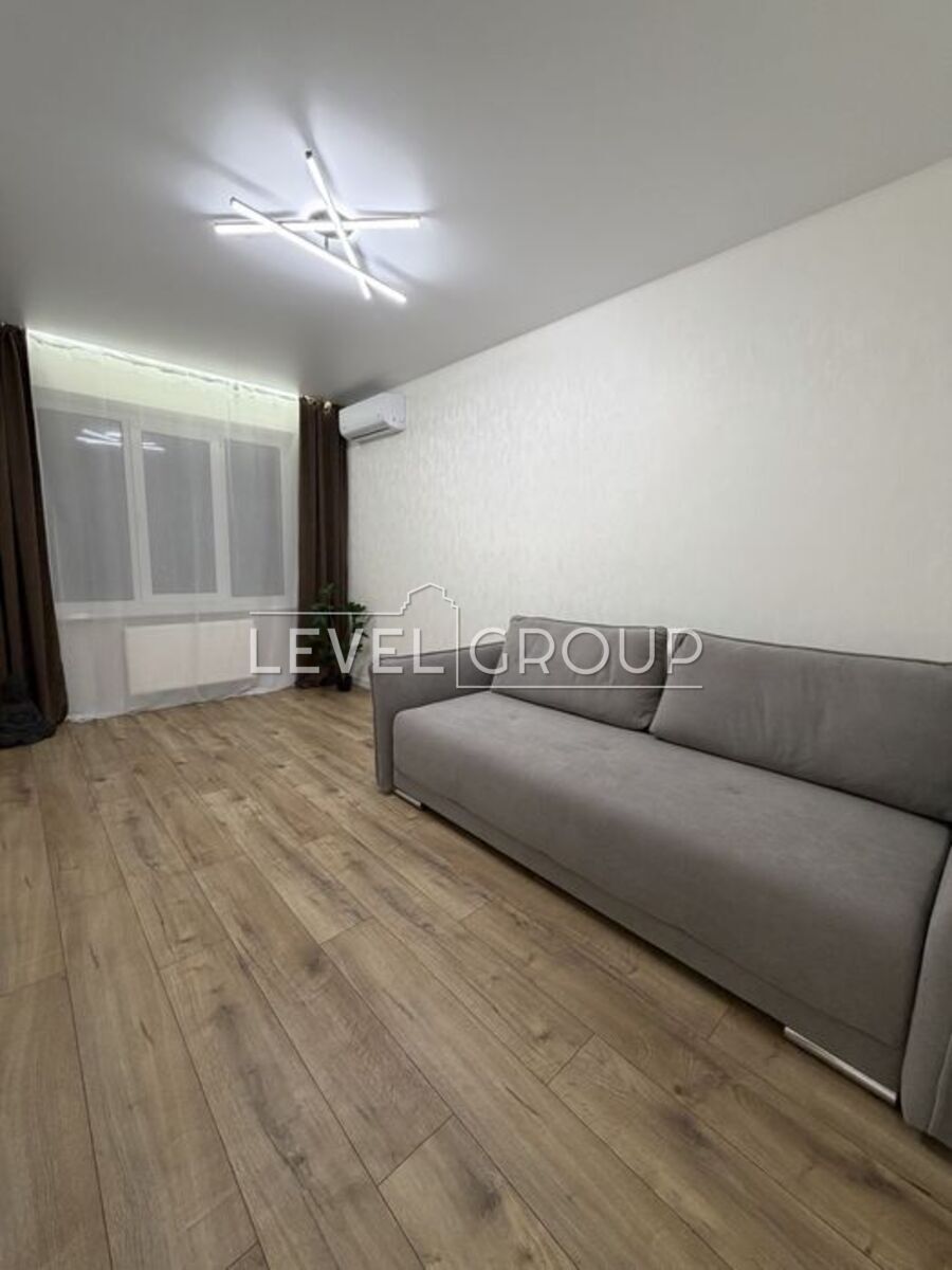 Vasyl Symonenko St., 105