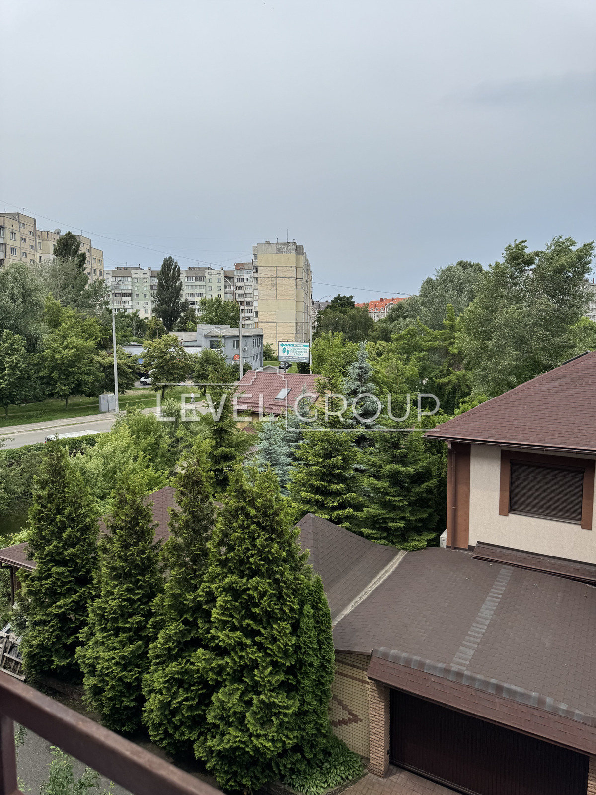 Дмитра Луценка вул., 2Г