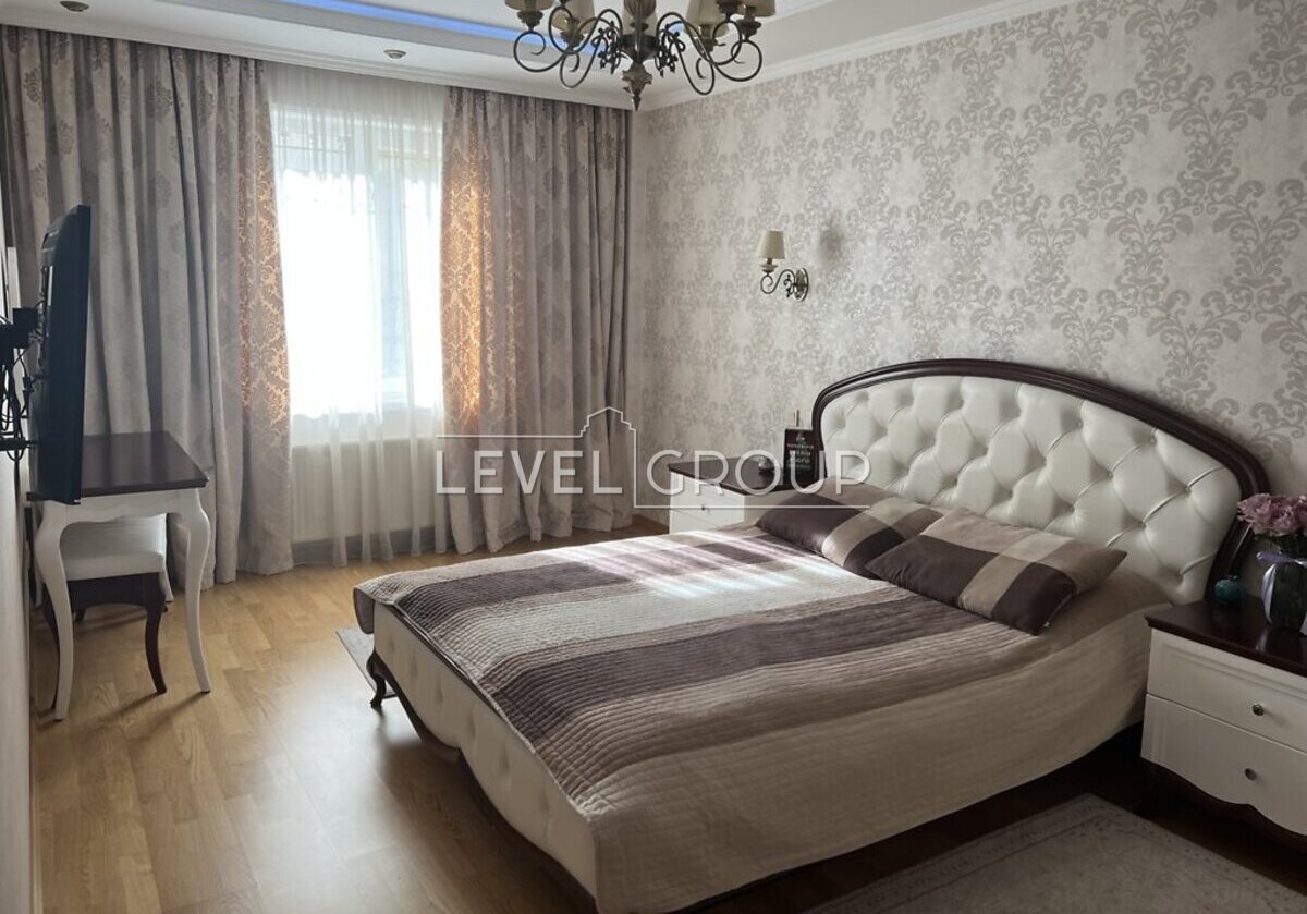 Святоюріївська, 22