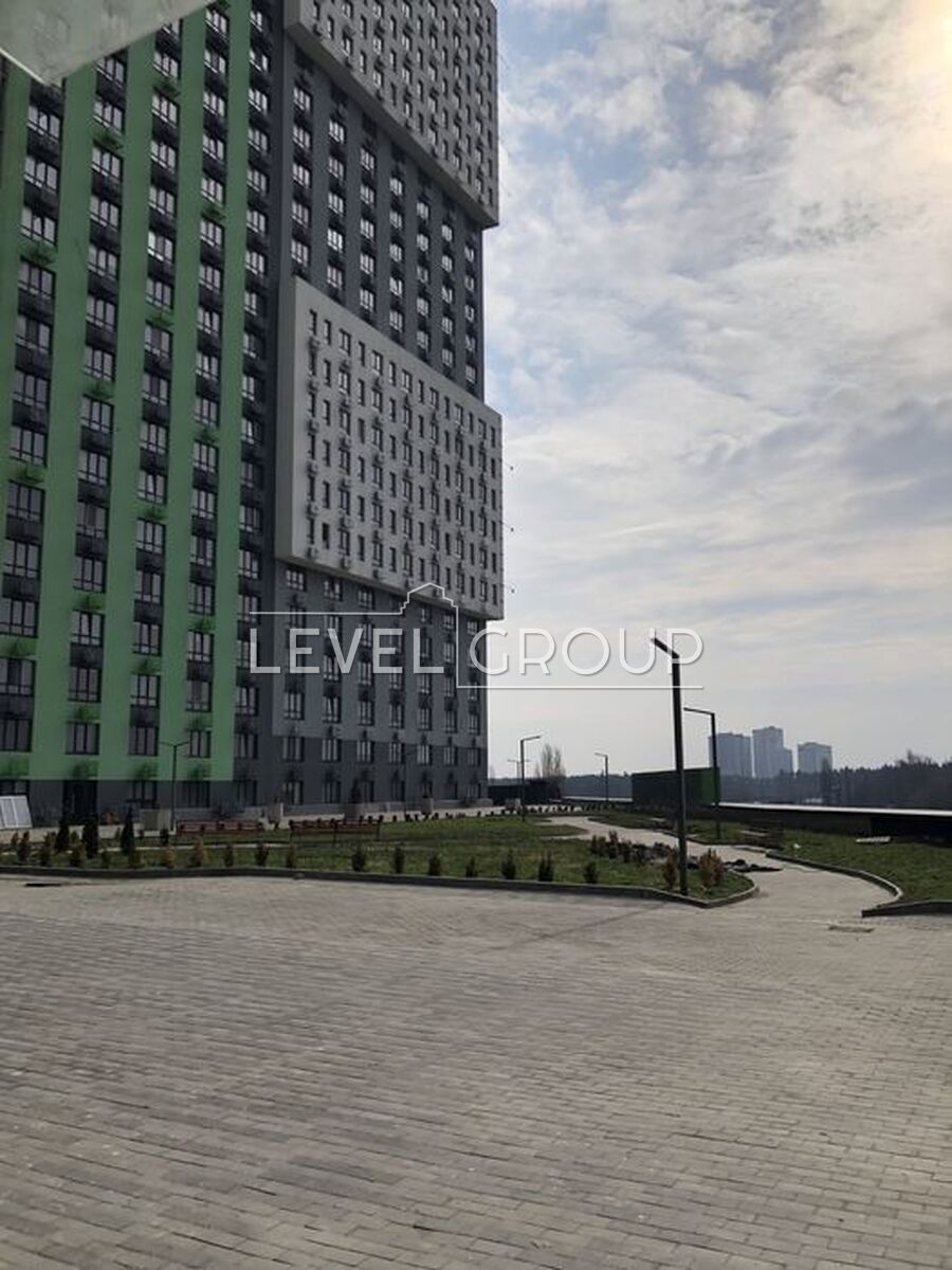 Mykola Bazhan Ave.