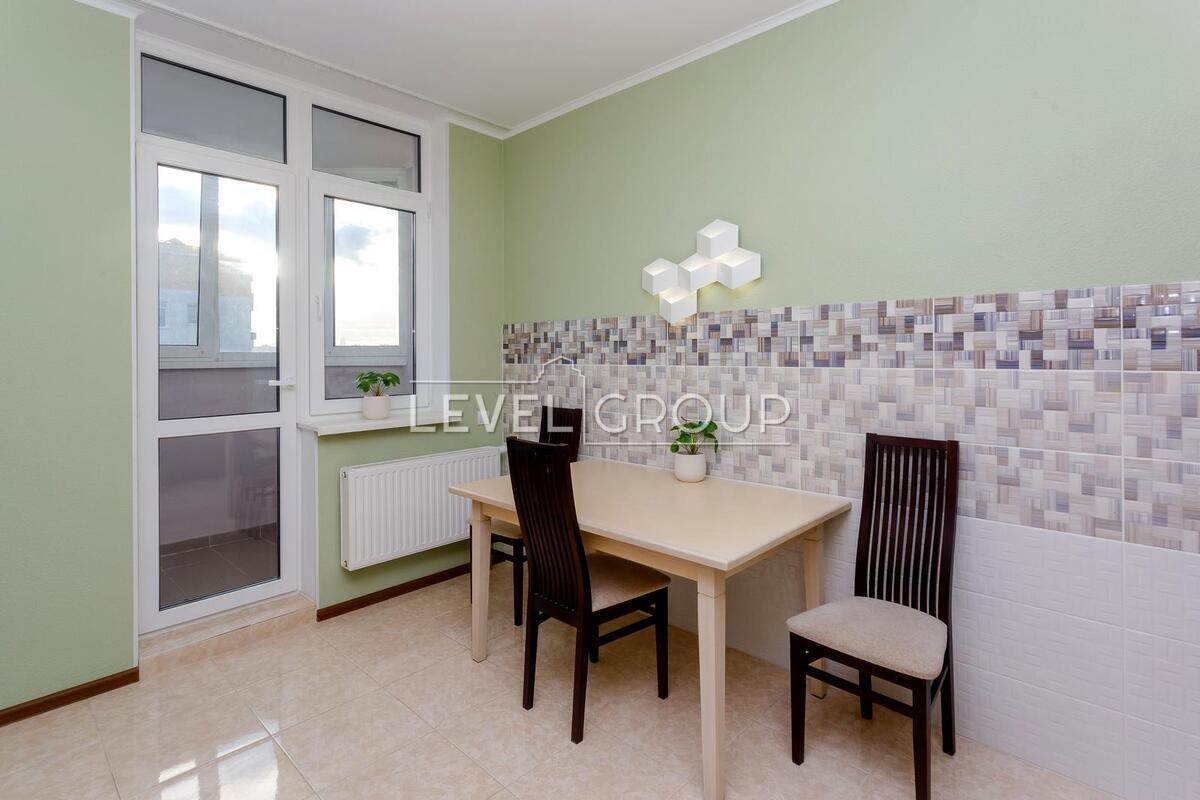 Воскресенська вул., 14д