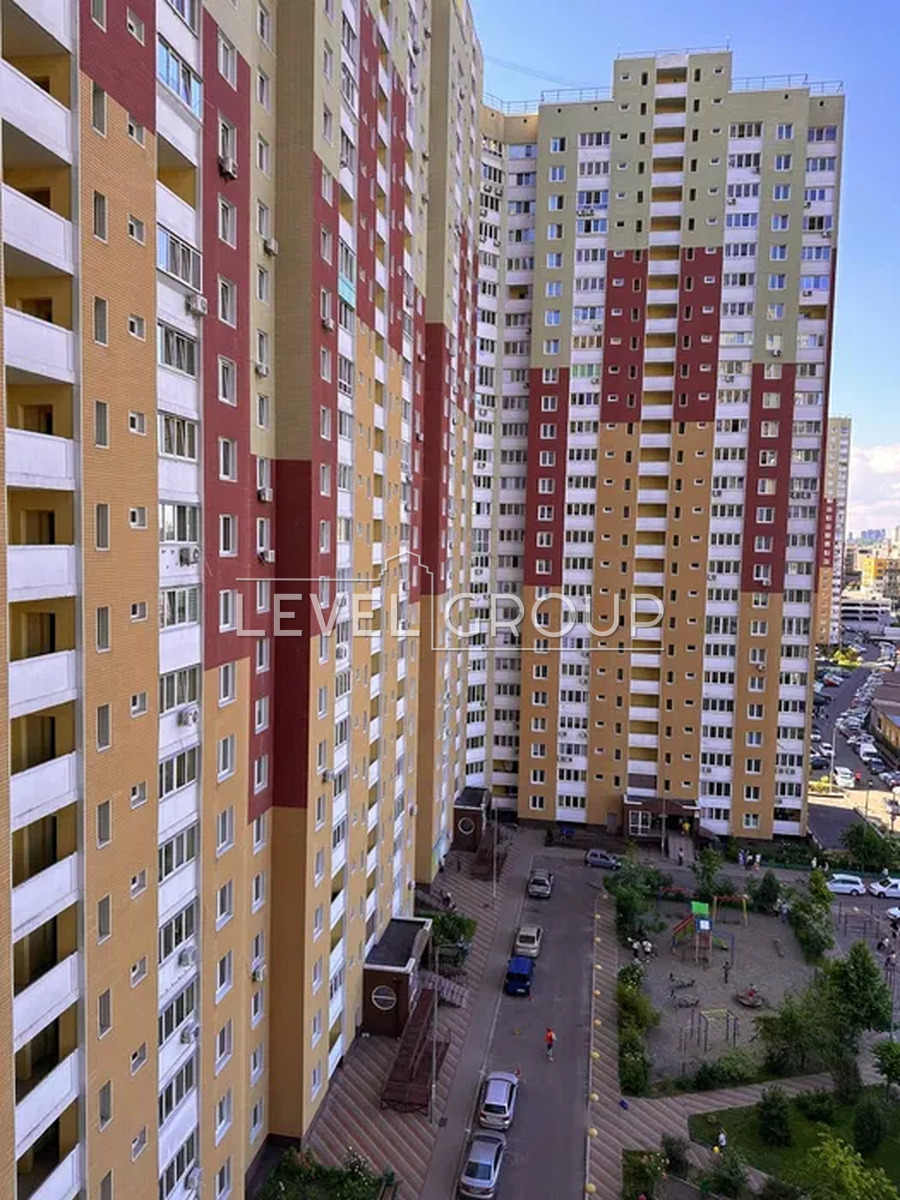 Сергія Данченка вул., 5
