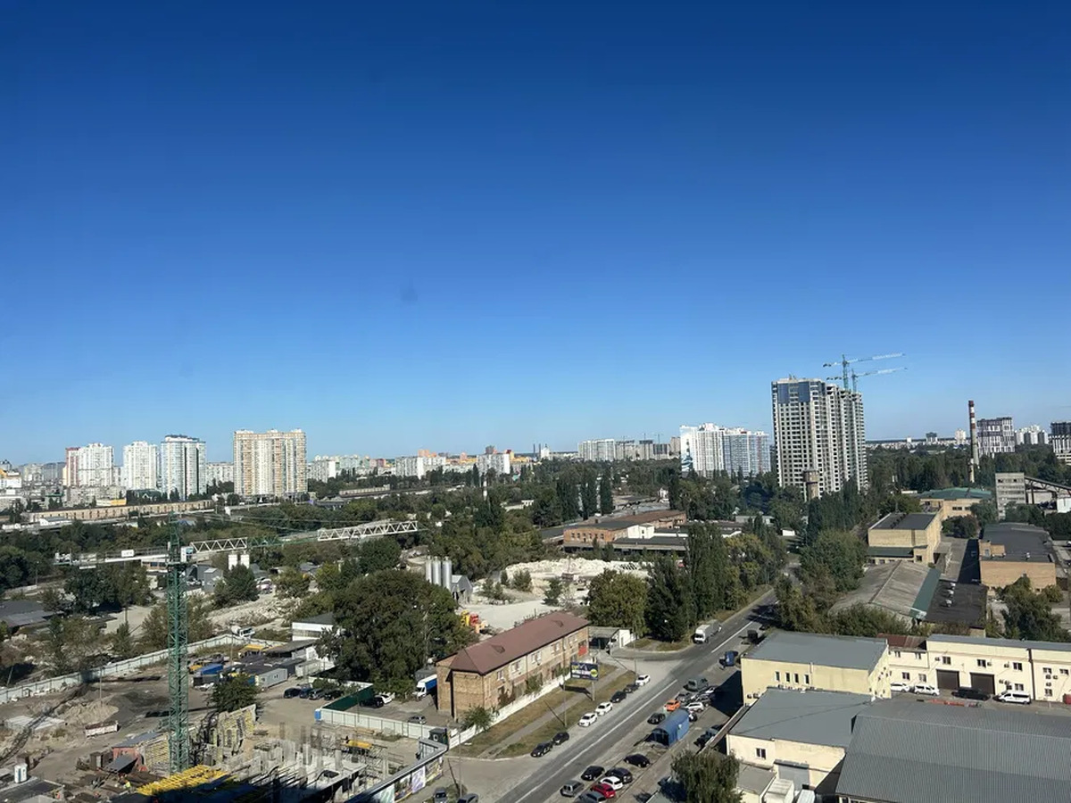 Причальна вул., 8