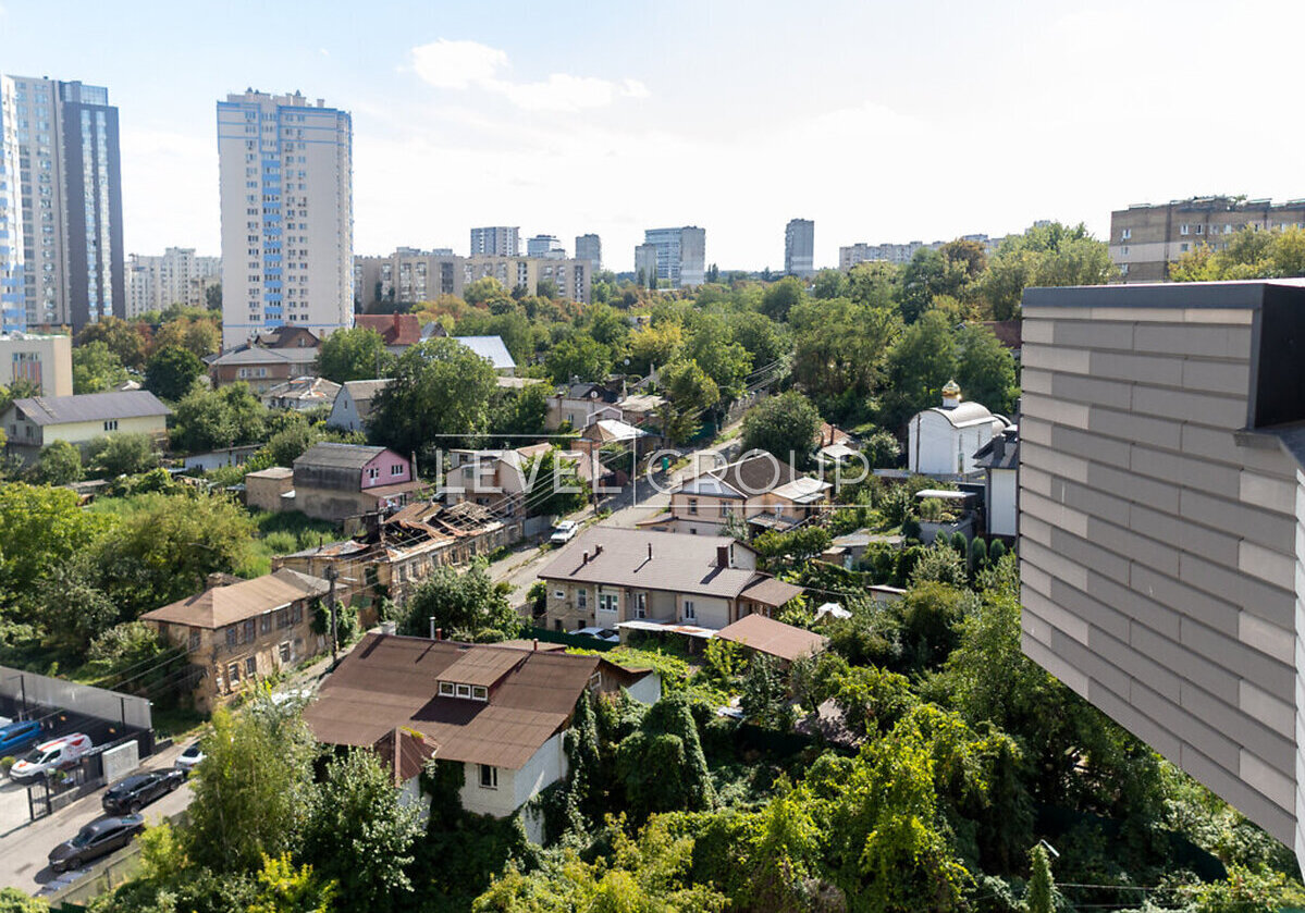 Костанайська вул., 13