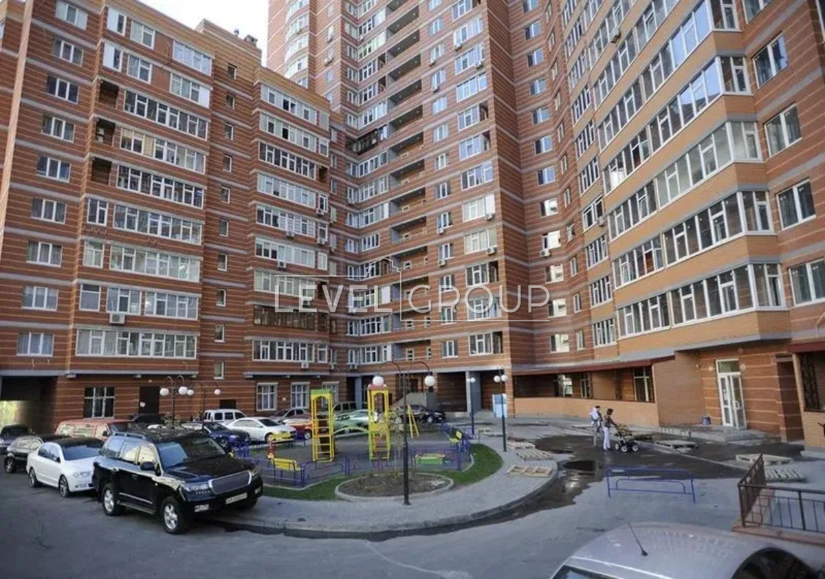 Revutskoho St., 9