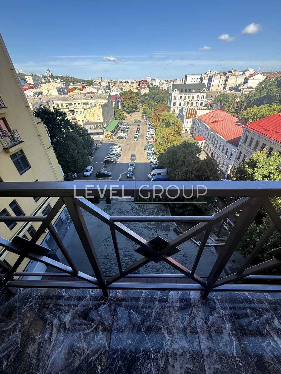 Verkhniy Val St., 27