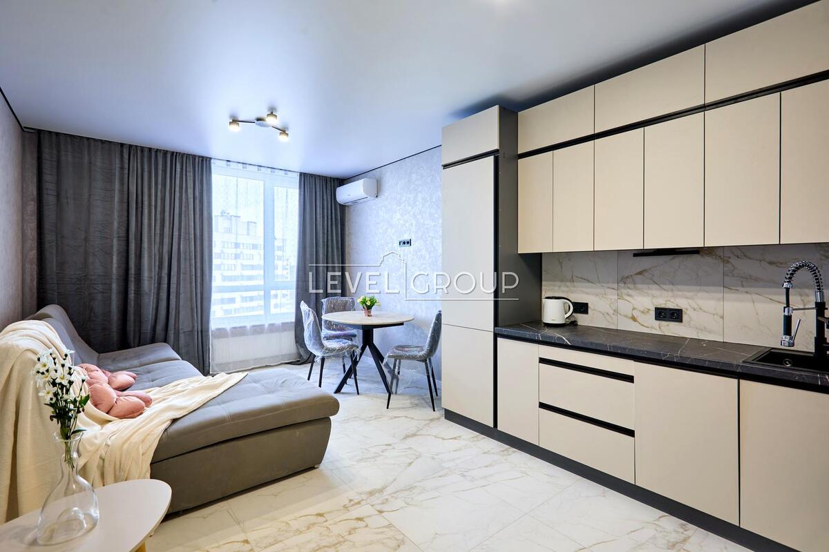 Олександра Олеся вул., 8/17