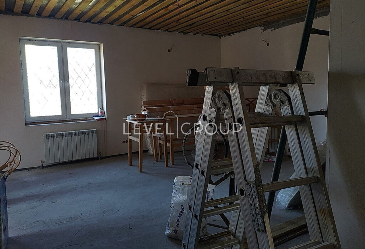 Янтарна вул., 13