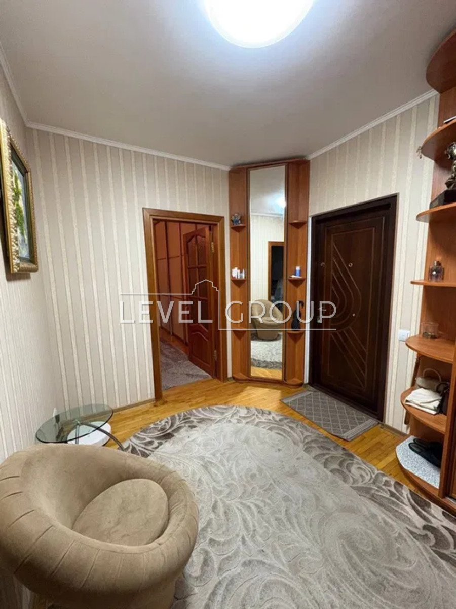 Drahomanova St., 8