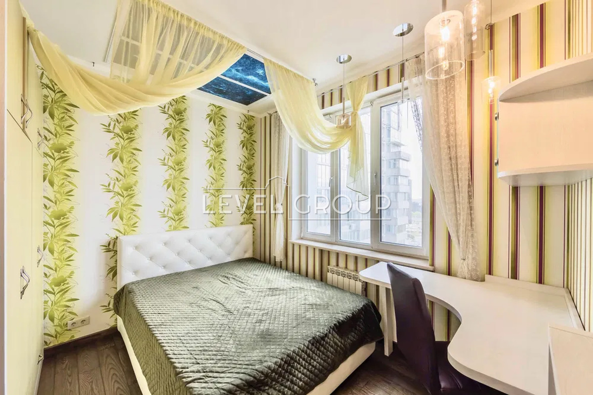 Дніпровська набережна, 14а