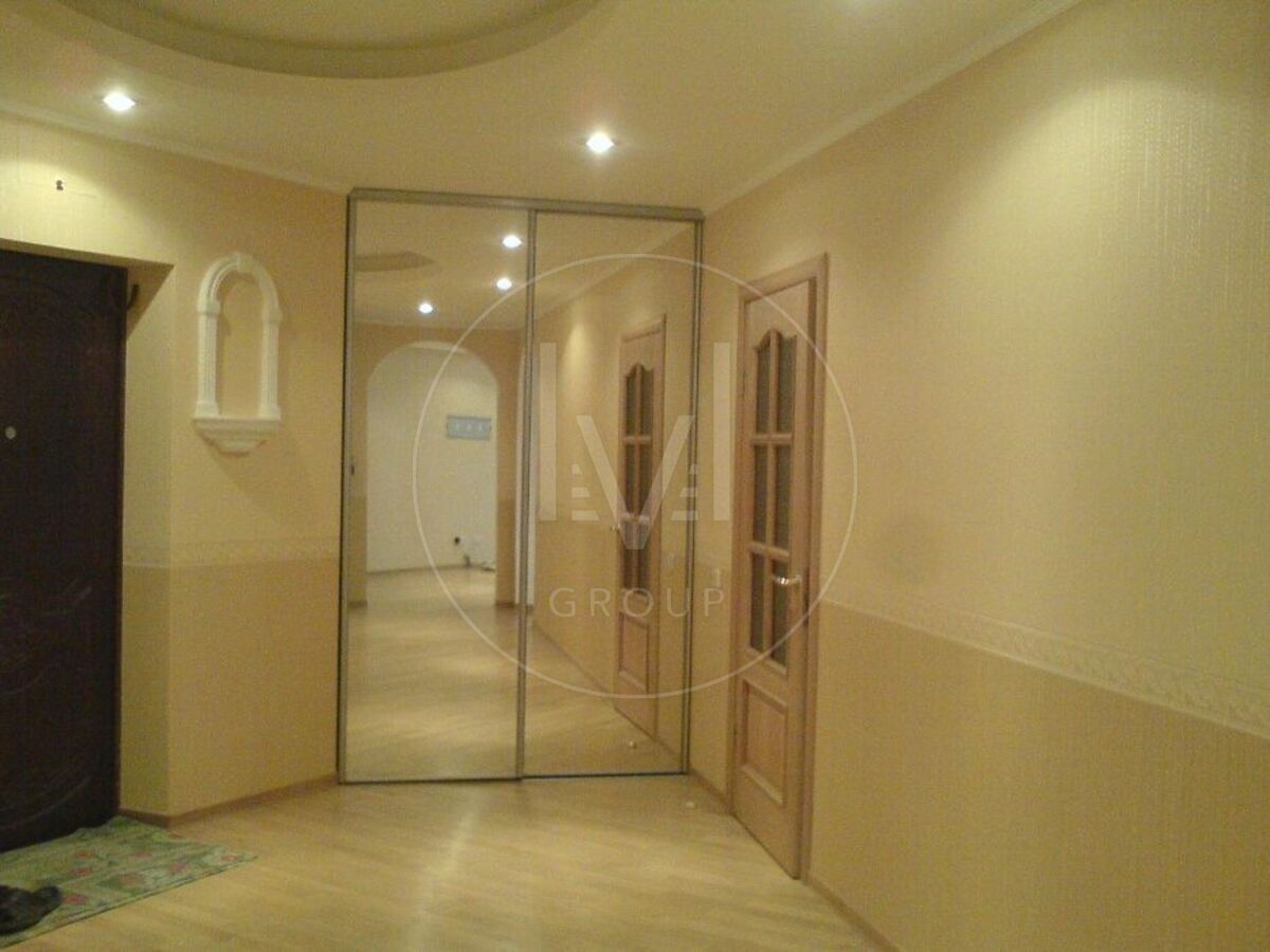 Raisy Okipnoy St., 4
