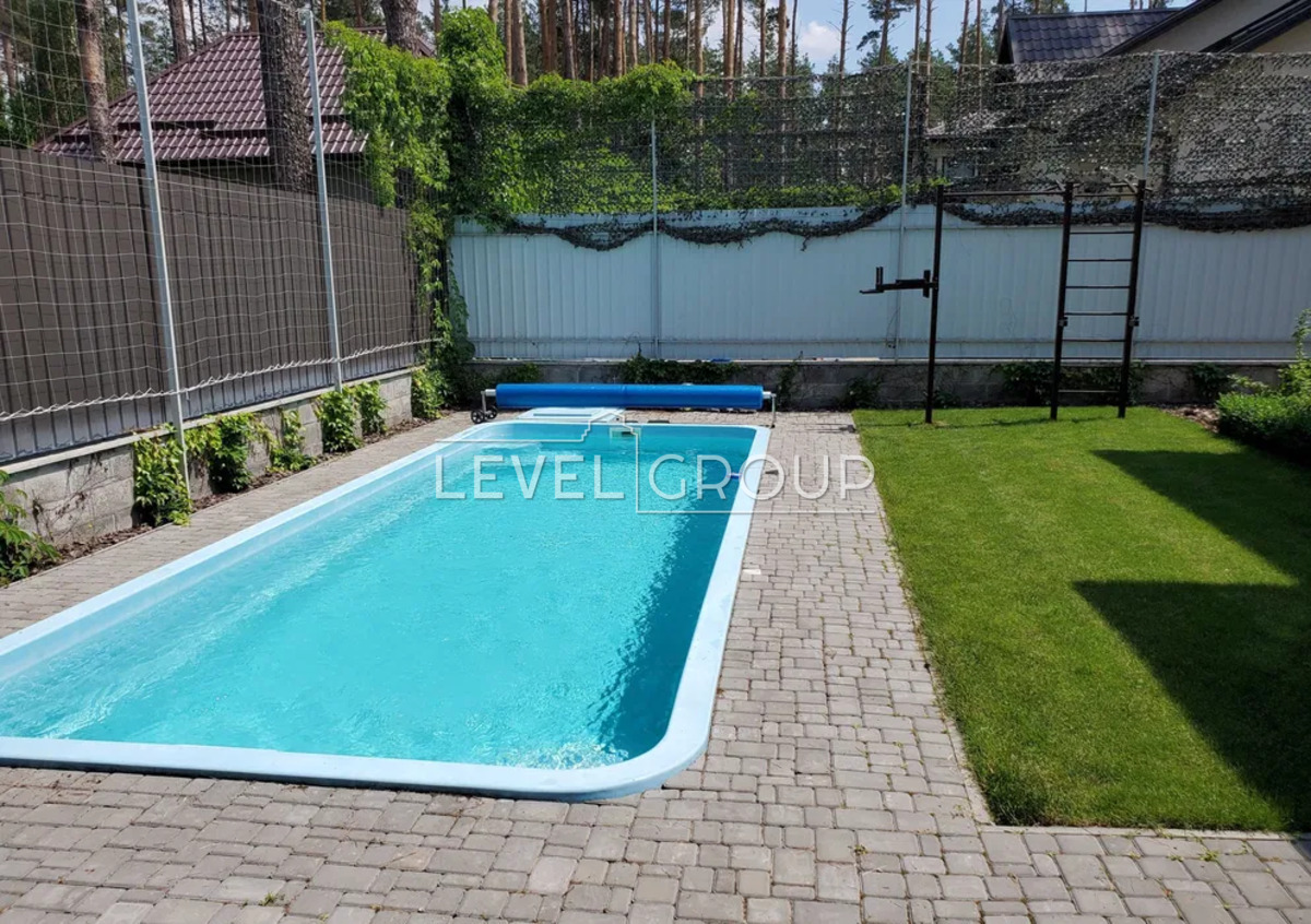 Revolutions Lane, 2m