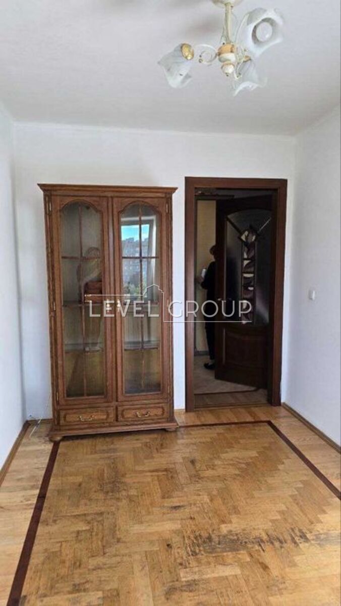Архітектора Вербицького вул., 8