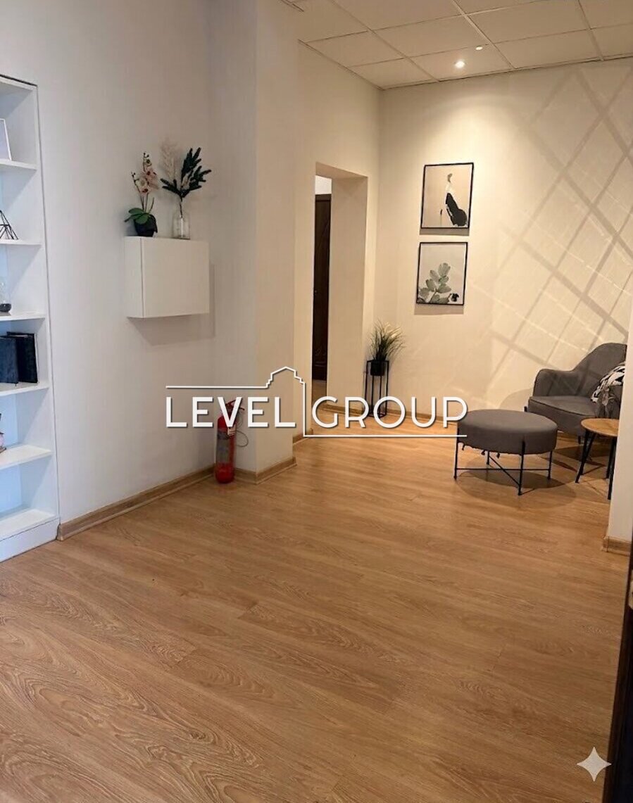 Дніпровська набережна, 14б