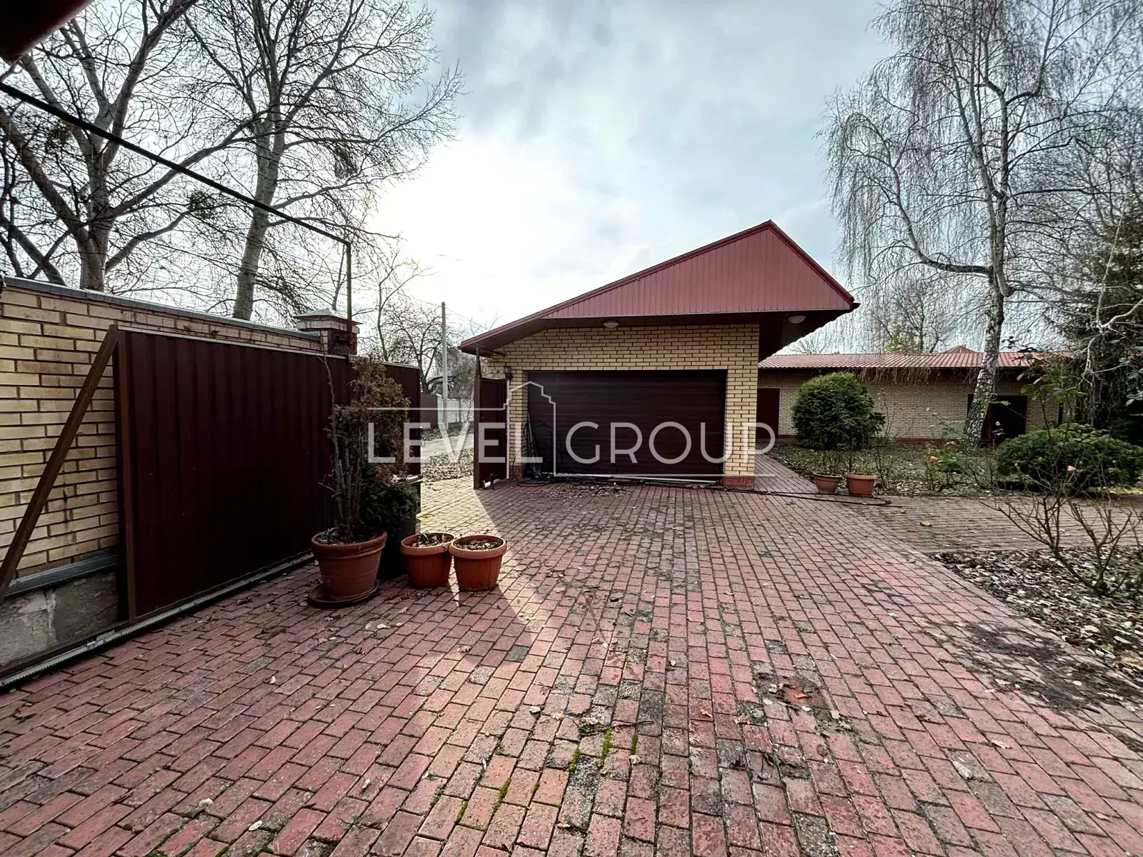 Мистецька вул., 7