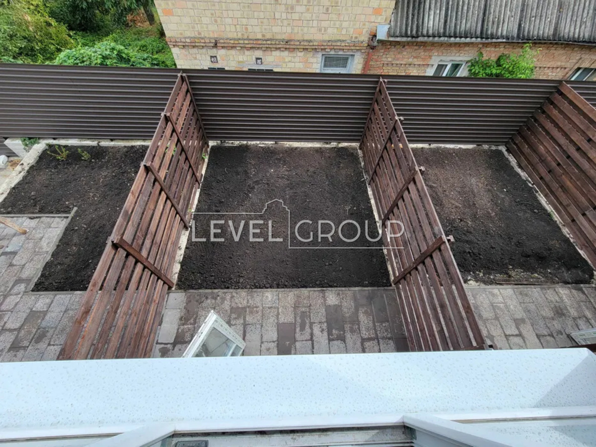 вул. Садова, 4