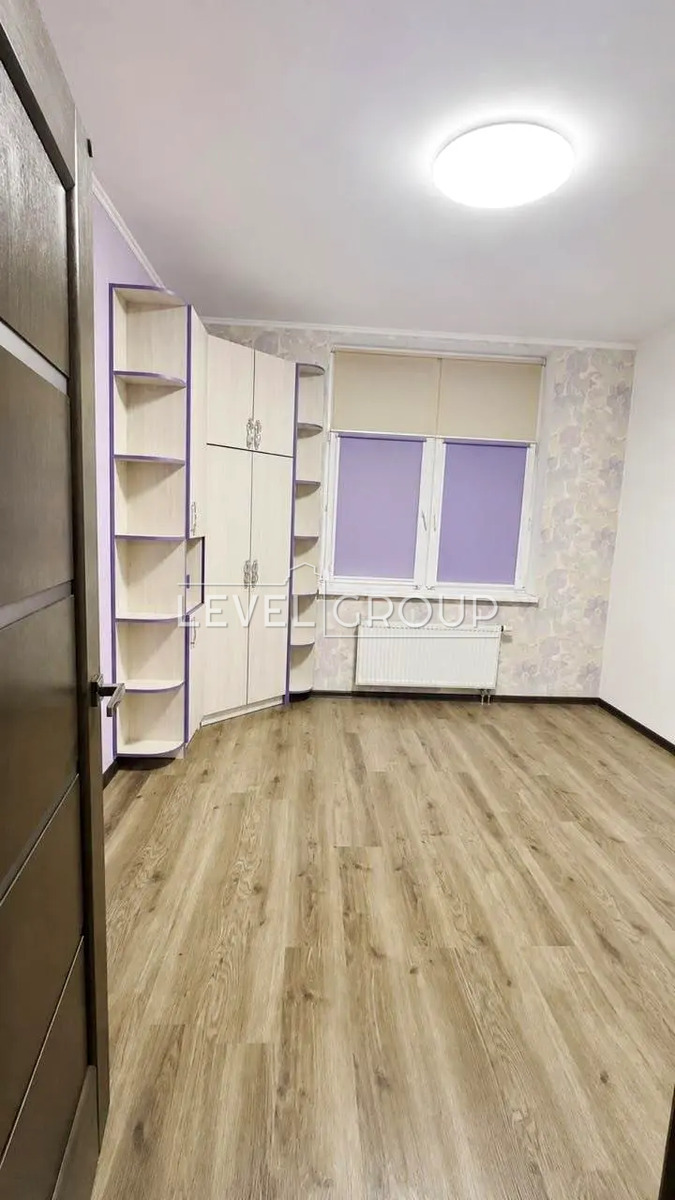 Драгоманова вул., 40Ж