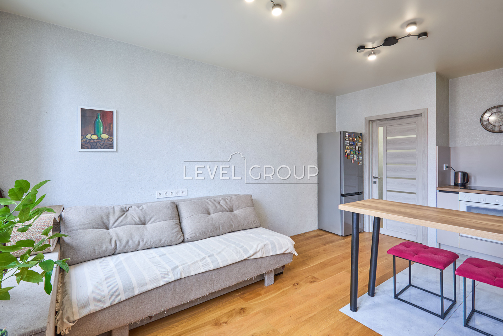 Салютна вул., 2к19