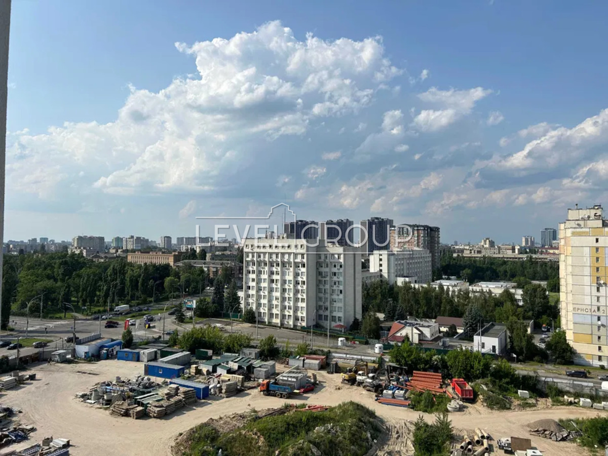 Святослава Хороброго вул. (Народного ополчення), 11б
