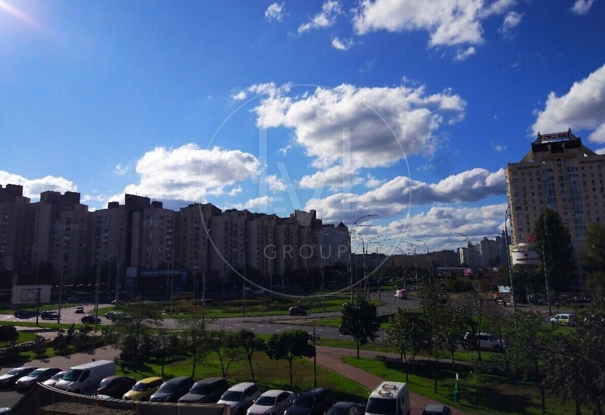 Володимира Івасюка просп. (Героїв Сталінграда), 24а