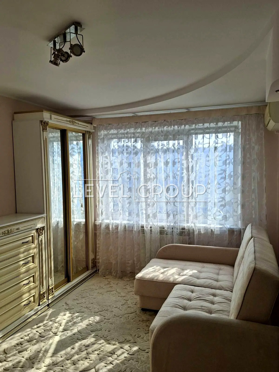 Obolonskyi Avenue, 13