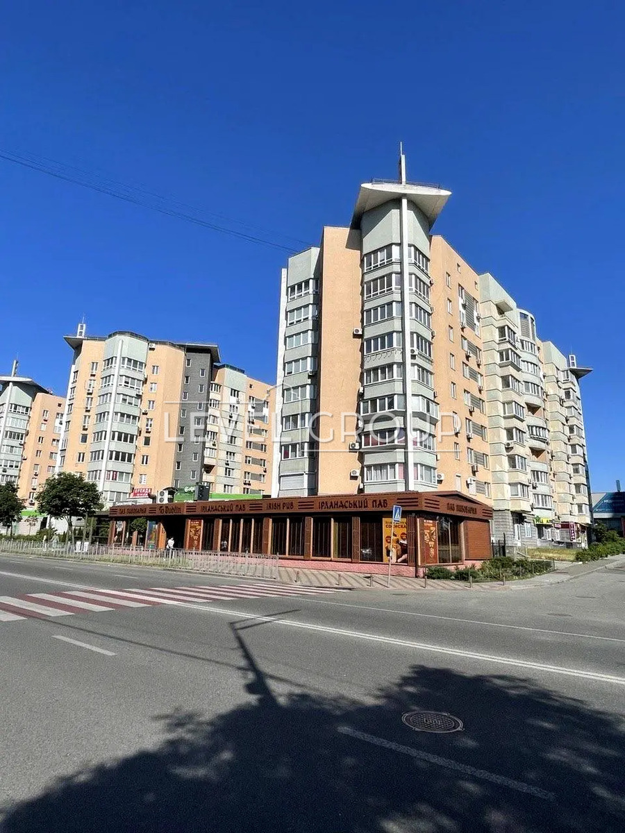 Раїси Окіпної вул., 4